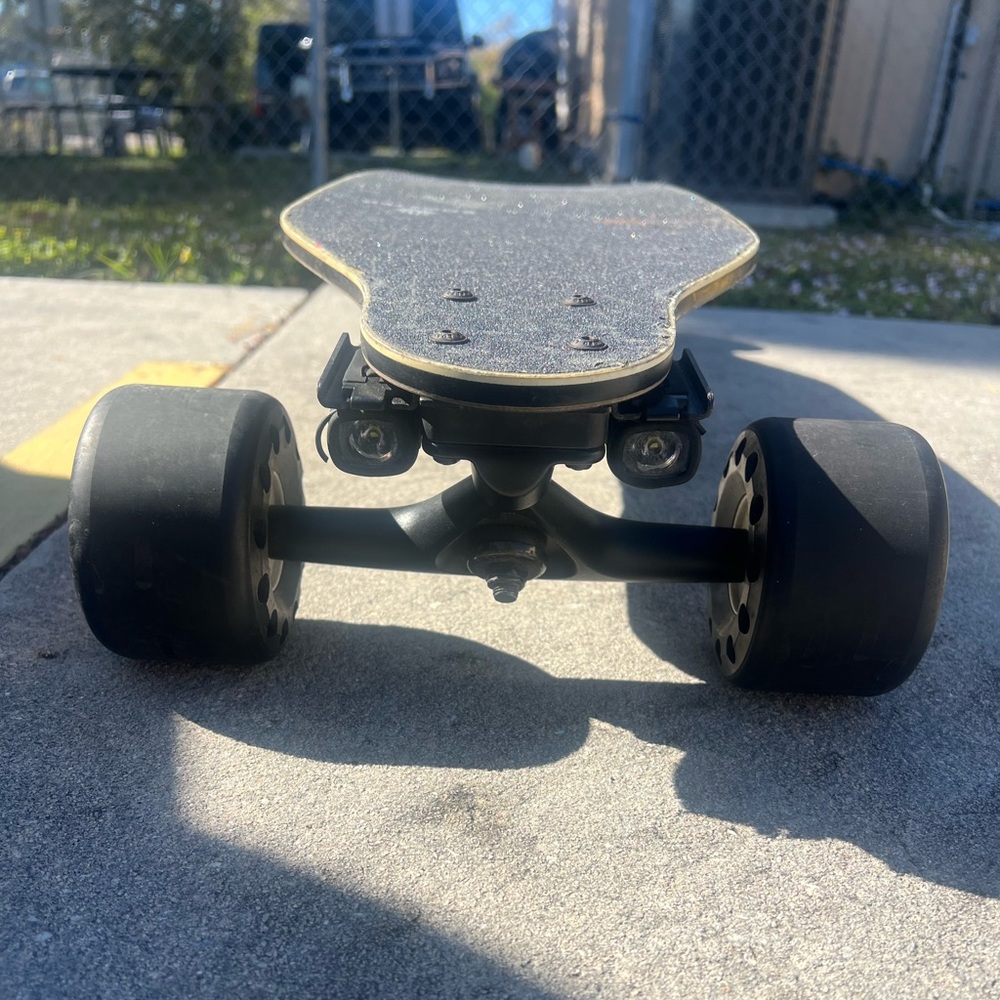 Boosted USA V3-T Longboard every optional upgrade - Picture 3 of 9